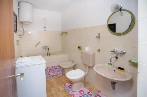 Apartments with parking space Nemira, Omis - 21059