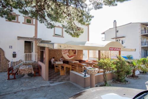 Apartments with a parking space Nemira, Omis - 21051