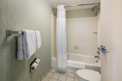 a bathroom with a toilet and a tub and a sink at SpringHill Suites by Marriott Pittsburgh Washington in Washington