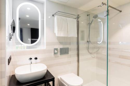 Een badkamer bij Residence Inn Ghent by Marriott