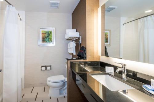 Phòng tắm tại Fairfield Inn & Suites by Marriott Enterprise