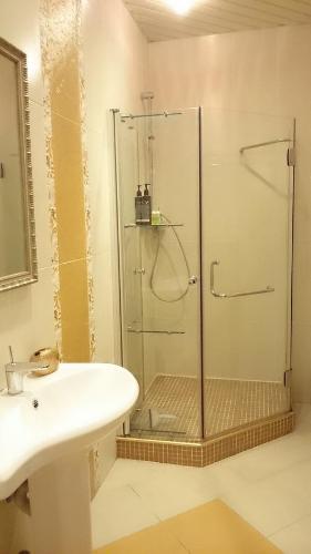 Un baño de Apartments on Italyanskaya