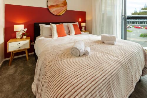 a bedroom with a large bed with towels on it at Prime Location: Hagley, Riverside, Hospital in Christchurch