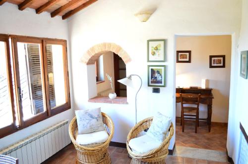 Χώρος καθιστικού στο Apartment with Little Arch