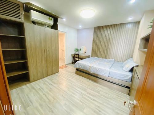 Llit o llits en una habitació de Homestay Hạ Long