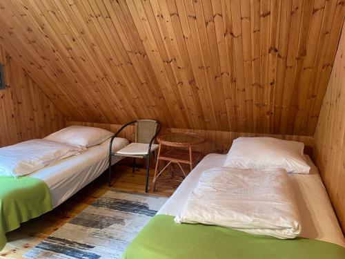 Ένα ή περισσότερα κρεβάτια σε δωμάτιο στο DOM Z BALI Villa Bajkowy Dom