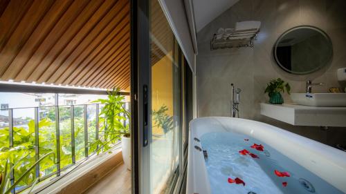 Koupelna v ubytování Hoianan Boutique Hotel
