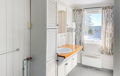 Koupelna v ubytování Amazing Apartment In Mesnali With Wifi And 2 Bedrooms