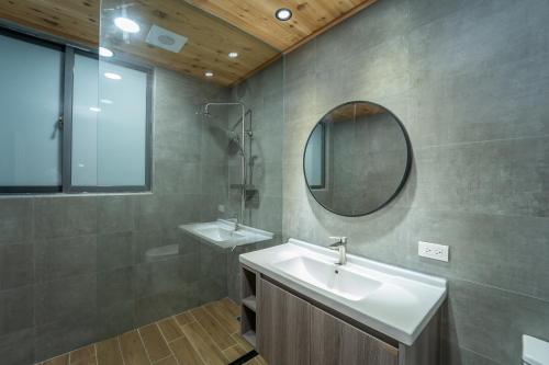 a bathroom with a sink and a mirror at Qilin Valley in Puli