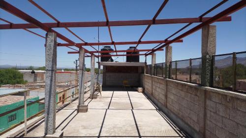 una vista desde la parte superior de un edificio en construcción en Hotel Monis, en San Rafael de las Torres