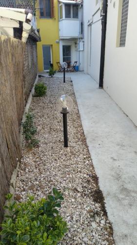 a garden with two lights in the side of a building at Isi GuestHouse in Iesi