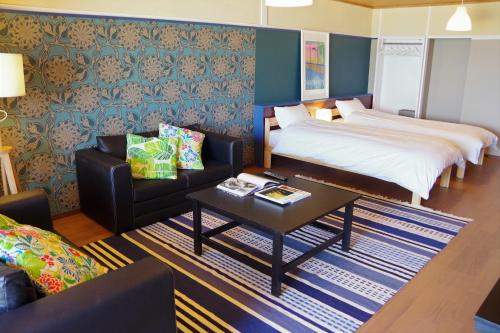 Una cama o camas en una habitación de Twilight Hotel お多福INN