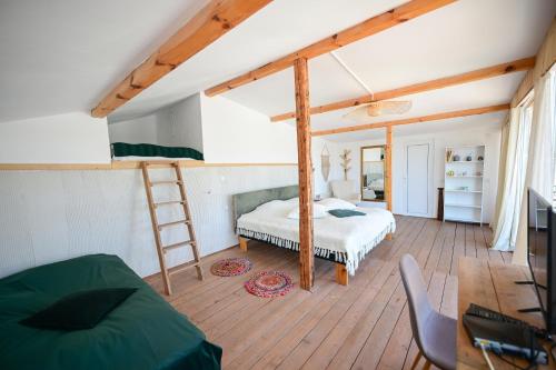 Giường trong phòng chung tại Guest house BULGARKA