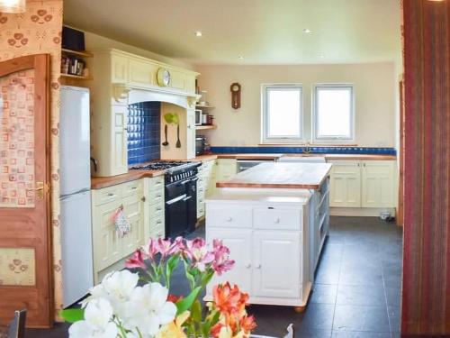 A kitchen or kitchenette at RetreatOnThe500 B&B