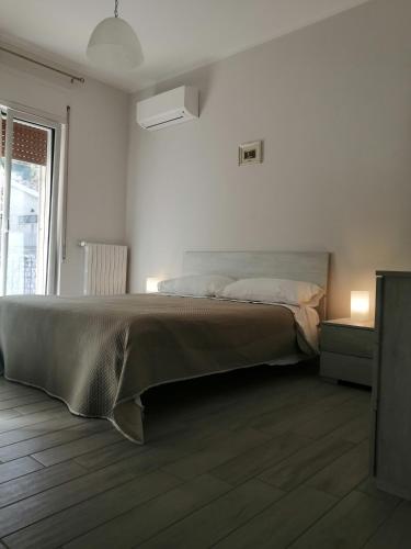 a bedroom with a bed in a room with a window at B&B Babbaro - camera con bagno privato in Castelcivita