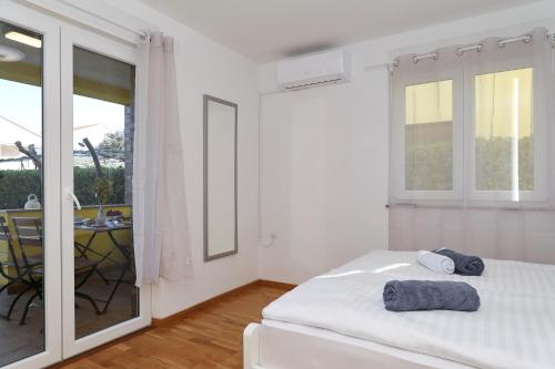 Gallery image of Apartments Oliva in Vrsi