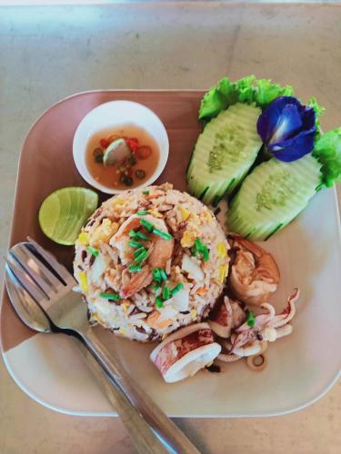Makanan di atau berdekatan resort
