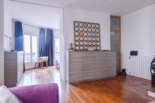 Ένα ή περισσότερα κρεβάτια σε δωμάτιο στο Loft Lumineux Hyper Centre Vincennes RER à 5 min - Parking Gratuit