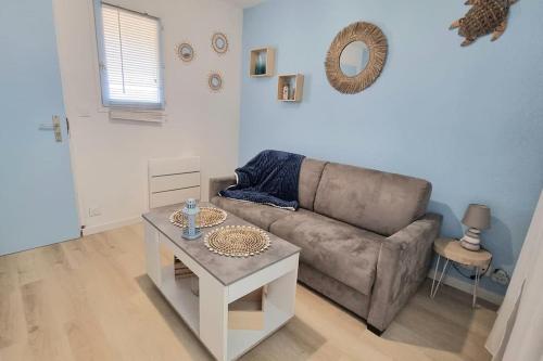 Posezení v ubytování Chez K&D Studio Mer avec piscine St Raphaël