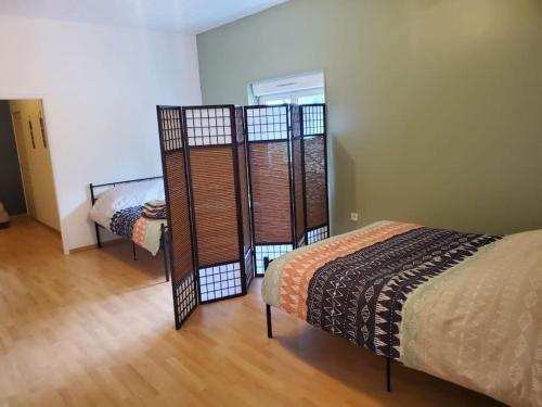 a room with two bunk beds in a room at Un petit coin de paradis in Gavarret