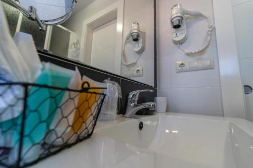 a bathroom with a sink and a mirror at Casa da Vasca in Malpica
