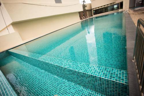Piscina en o cerca de Paradigm Residence By The one - upstair of paradigm mall JB