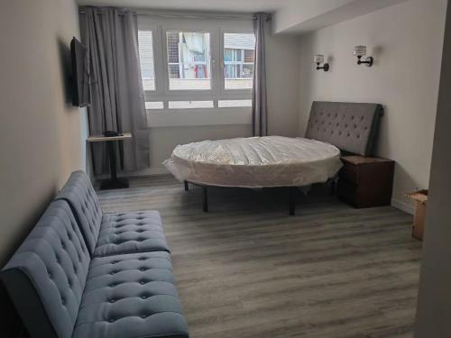 a living room with a bed and a couch at HOSTAL GOLDEN 21*** in Madrid