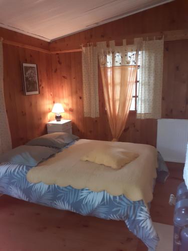 a bedroom with a large bed with a window at Gîte Trinacria in Breil-sur-Roya