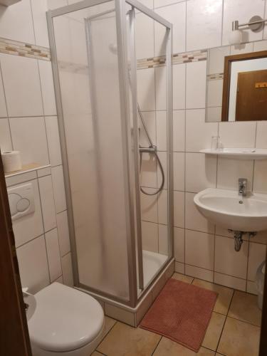 Een badkamer bij Appartment Schwarzwaldhaus