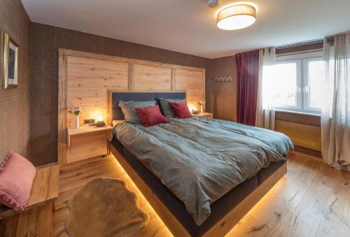 a bedroom with a large bed and a window at Berg Apartments in Oberreichenbach