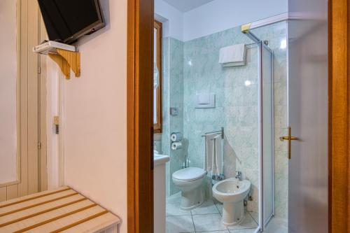 a bathroom with a toilet and a sink at Villa Camporosso in Colà di Lazise