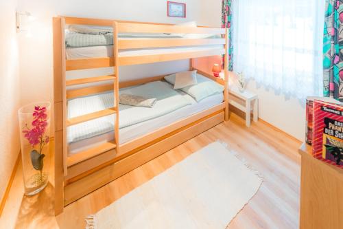 a bunk bed room with two bunk beds at Ferienwohnungen Presslauer Mori - Haus Irmgard in Sankt Kanzian