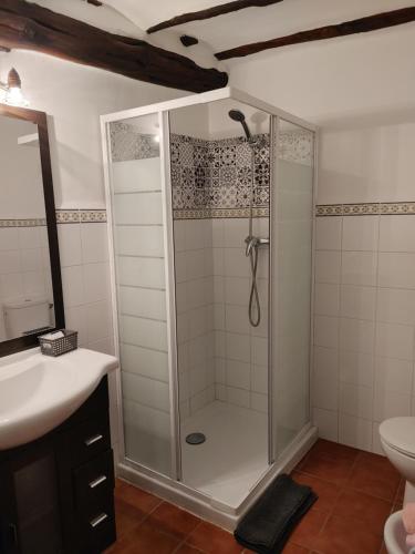 Ванна кімната в Casa Rural Sarrion casa completa 3 habitaciones y cocina