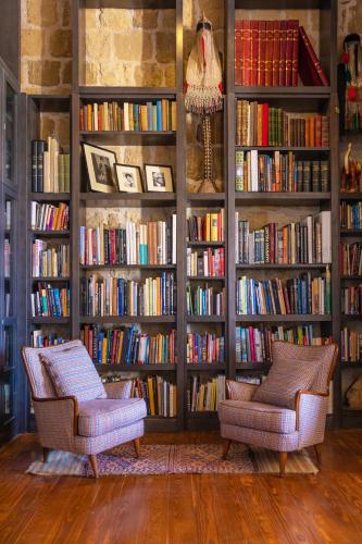 ホテルにある図書室