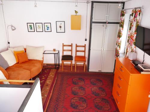 a living room with a couch and a tv at Casa Azul, centro histórico de Calig (Peniscola) in Cálig