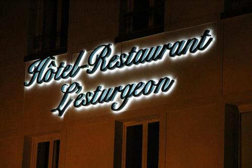 Hôtel L'Esturgeonに飾ってある許可証、賞状、看板またはその他の書類