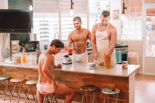 Επισκέπτες που μένουν στο Coqui del Mar Clothing Optional Adults Only LGBTQ