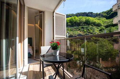 Balkoni atau teres di Aura Tower Aparments by In Property