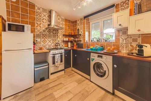 Η κουζίνα ή μικρή κουζίνα στο The Garden Apartment