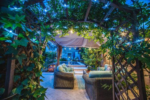 Κήπος έξω από το The Garden Apartment