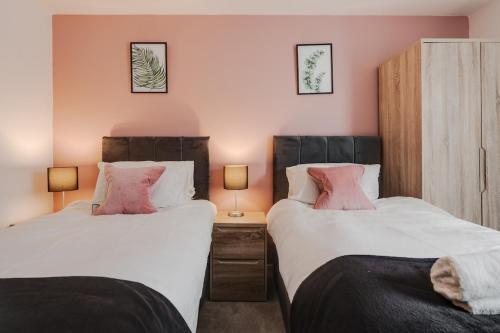 two beds sitting next to each other in a bedroom at City Living Penthouse Apartment with Parking (Manchester) in Manchester
