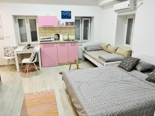 a living room with a couch and a kitchen at Apartman Katarina in Trebinje