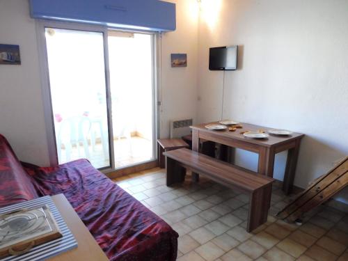Zdjęcie z galerii obiektu ALOA Joli 2 Pièces avec mezzanine piscine proche plage Richelieu Cap d'Agde w Cap d'Agde