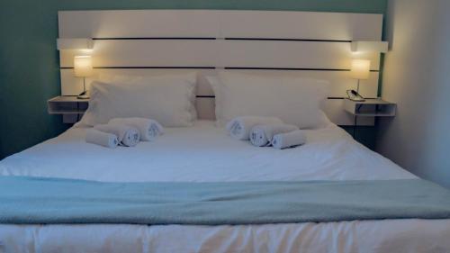 Un pat sau paturi într-o cameră la Casa Sidney Santa Rita - STADIO & PALA OLIMPICO INALPI ARENA