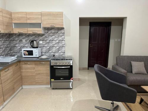 Η κουζίνα ή μικρή κουζίνα στο Janneya Apartments Dalaba Estate