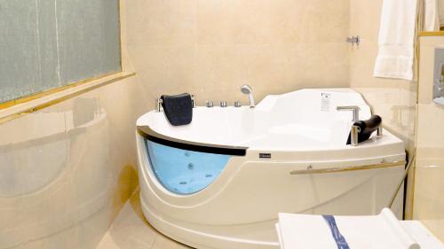 Bilik mandi di Smayah Residence Hotel - Riyadh Convention & Exhibition center