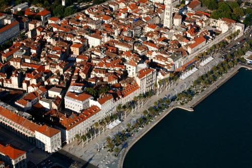 Luxury San Giovanni Apartment 2