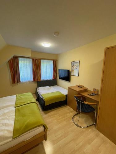 Un ou plusieurs lits dans un hébergement de l'établissement Hotel Highway - Bed & Breakfast