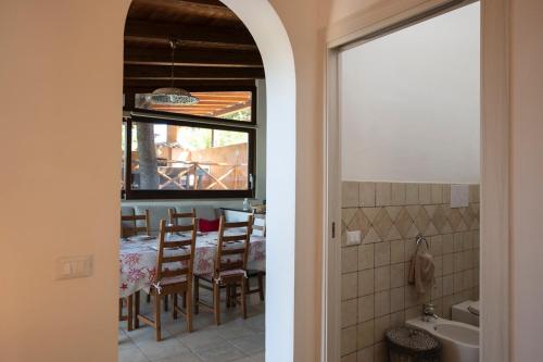 Φωτογραφία από το άλμπουμ του Villa Premiere immersa nel verde a Castelluzzo σε Castelluzzo