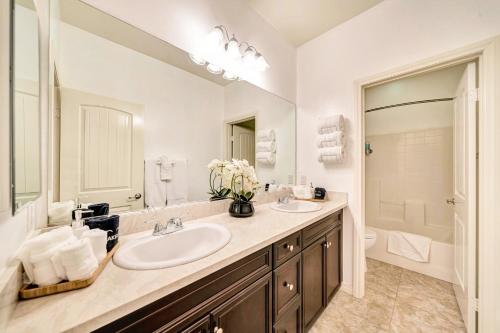 a bathroom with two sinks and a large mirror at IndioStay with private Pool, Water Slide, Waterfall, Jacuzzi and Fire Pit near Coachella in Indio
